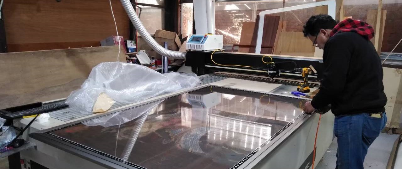 一種全方位功能典藏級專用之畫框，容器。